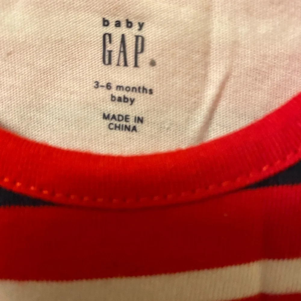 Baby gap Fourth of July one-piece romper - Picture 2 of 2
